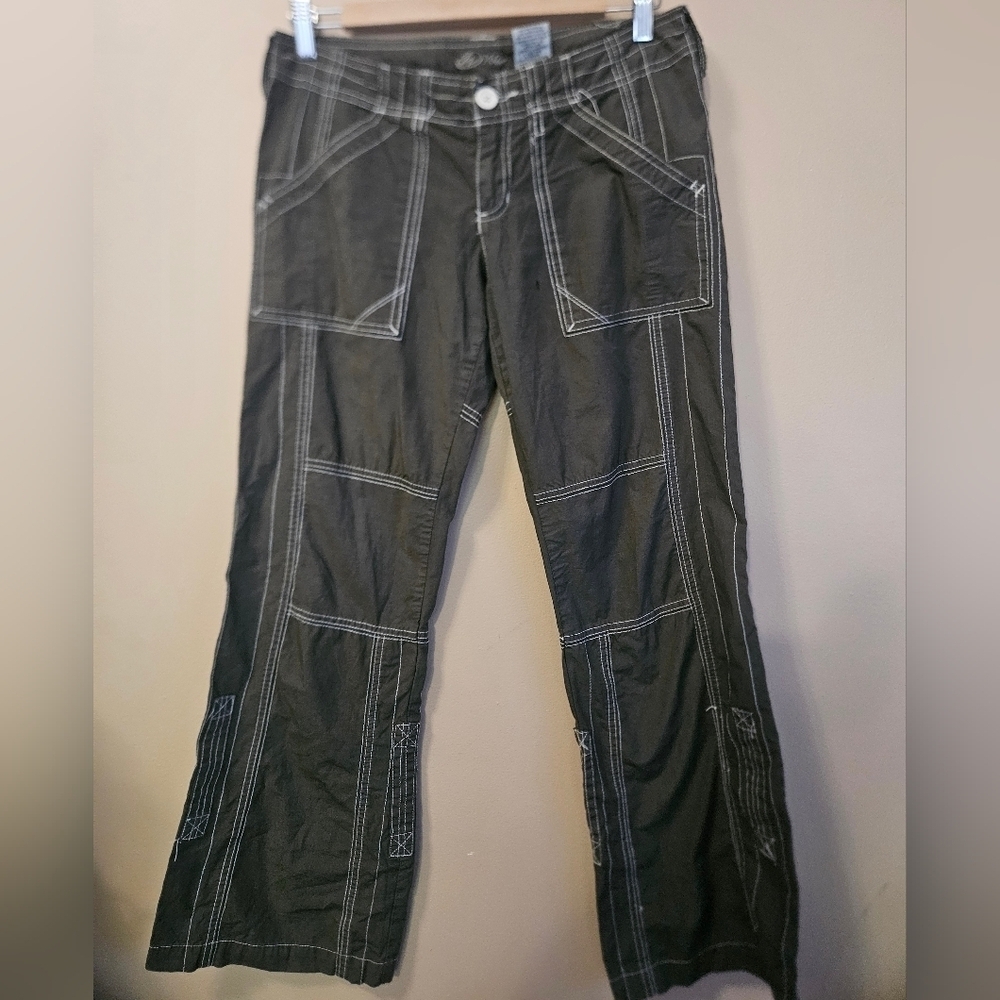 Vintage Warehouse One Women's Size 4 Bold Stitch Imitation Cargo Pants Green Y2K